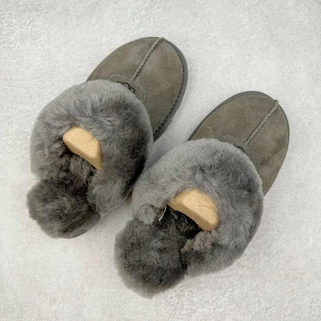 Pick up locally 💰440 UGG 5125 Star drag autumn and winter sheep fur integrated snow boots. All shoes are made of ZP. Longfeng A-grade Australian imported sheep fur integrated brand OEM production line. Fully follow the ZP process. OEM original pattern maker. Adhering to the principle of no original shoe development and selection. Pay attention to every detail. The most authentic version on the market. TREADLITE "light wing" technology outsole. Lightweight/durable/flexible/pile size: 35 36 37 38 39 40 Coding: by2936040
